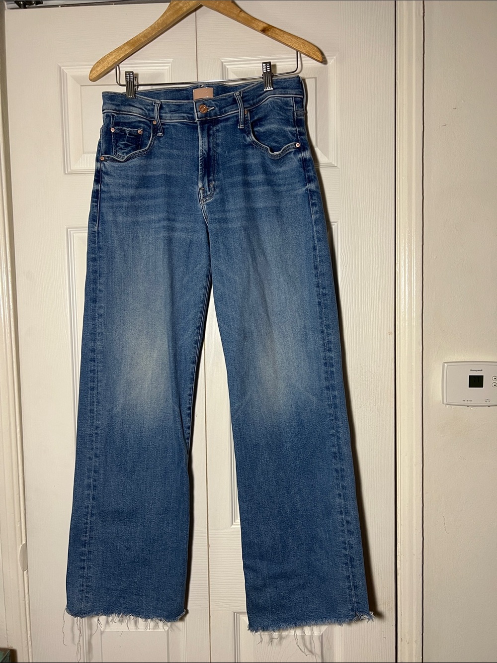 MOTHER The Mid Rise Maven Sneak Jean Women’s 28